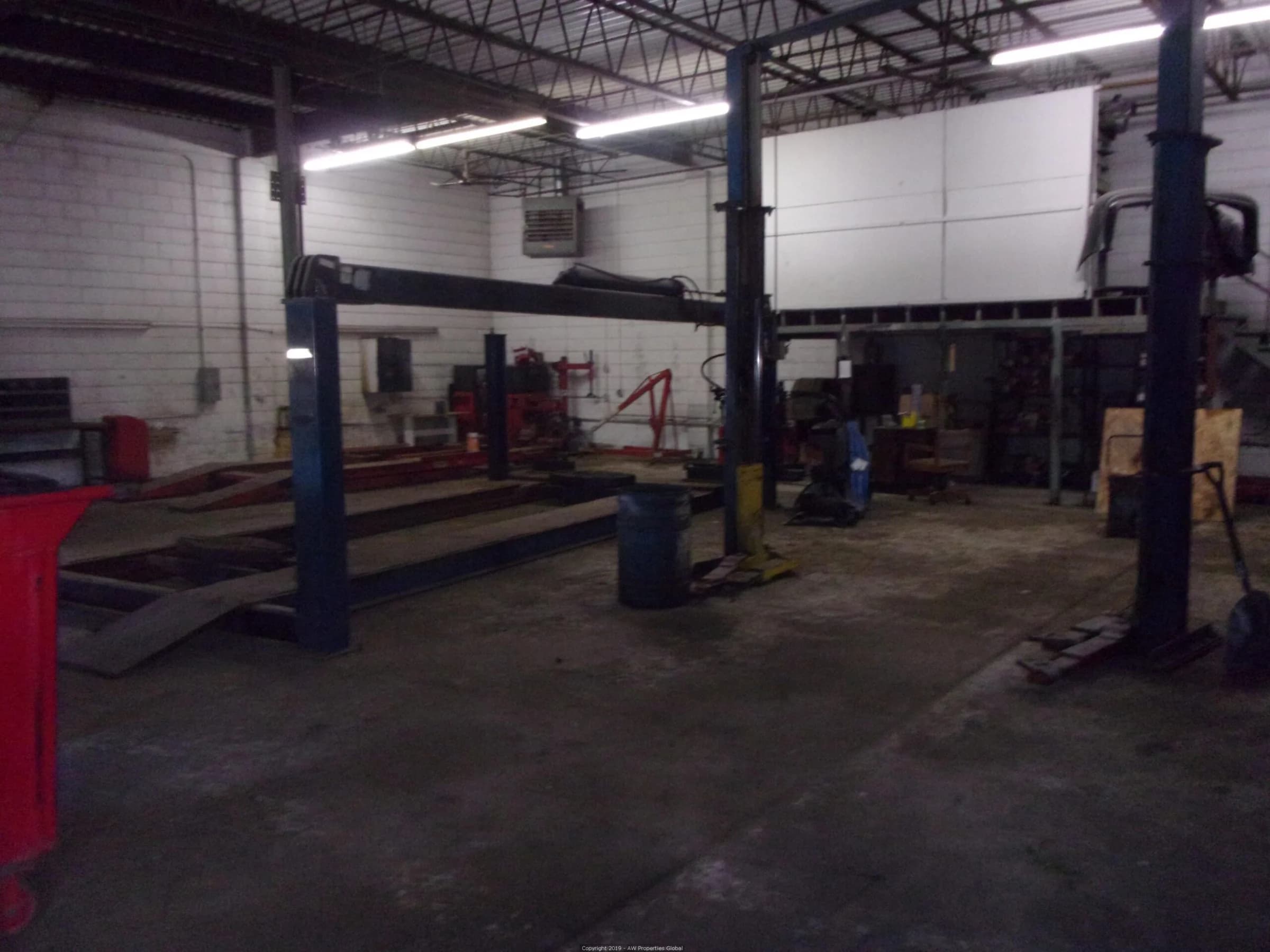 Former Auto Body Shop, Warehouse & Office Building in Franklin Park, photo 4