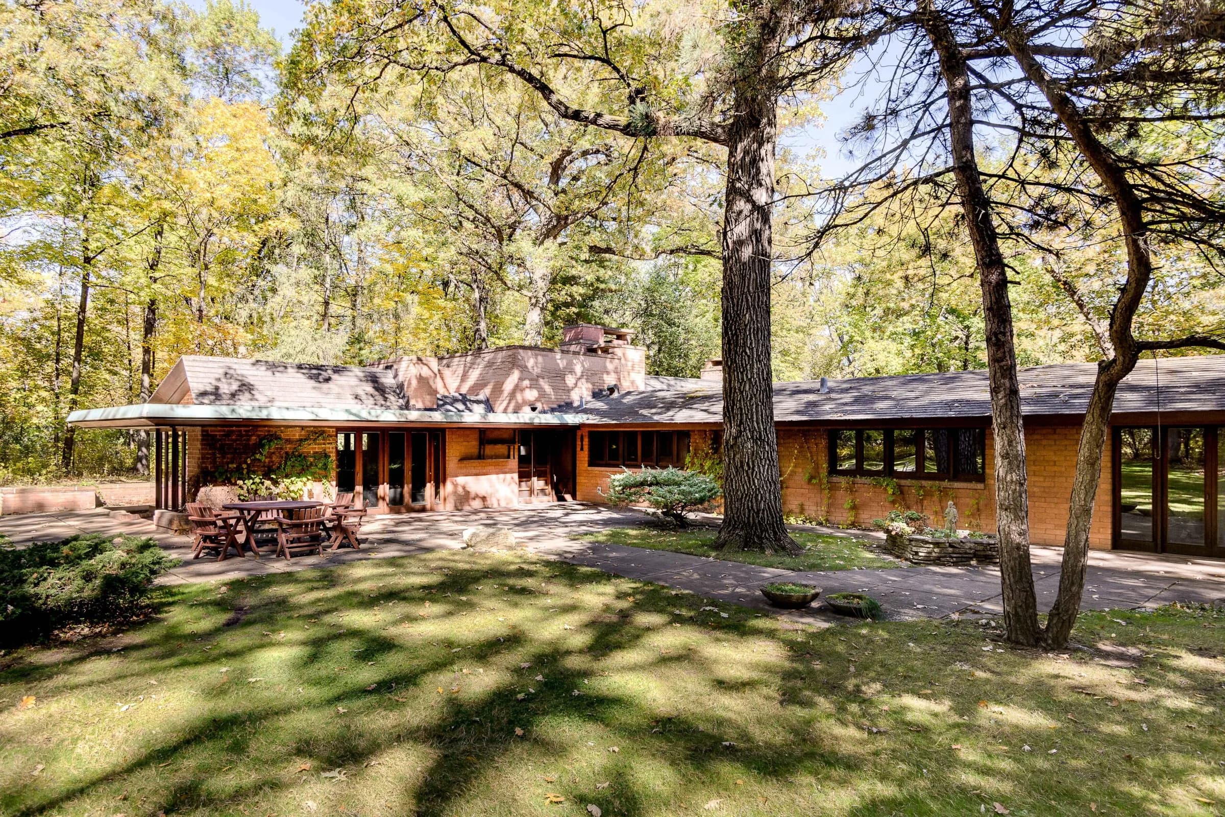 Frank Lloyd Wright Home on 3 Acres, photo 46