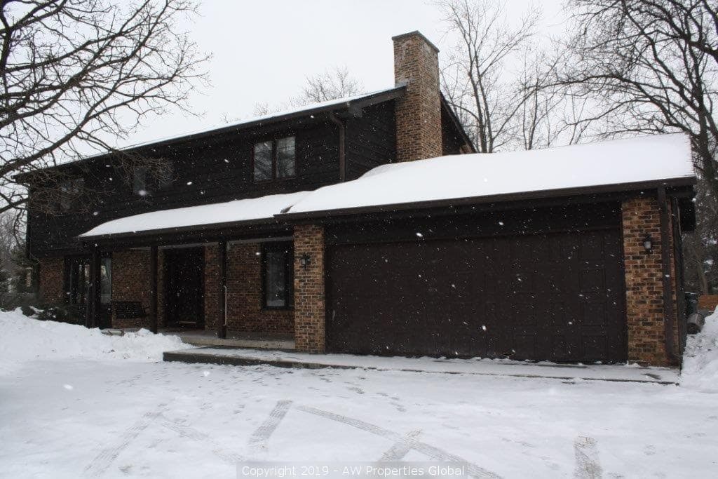Northbrook Single Family on Nearly 1 Acre (District 225), photo 1