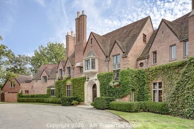 Nearly Six Acre Lake Forest Estate, photo 3