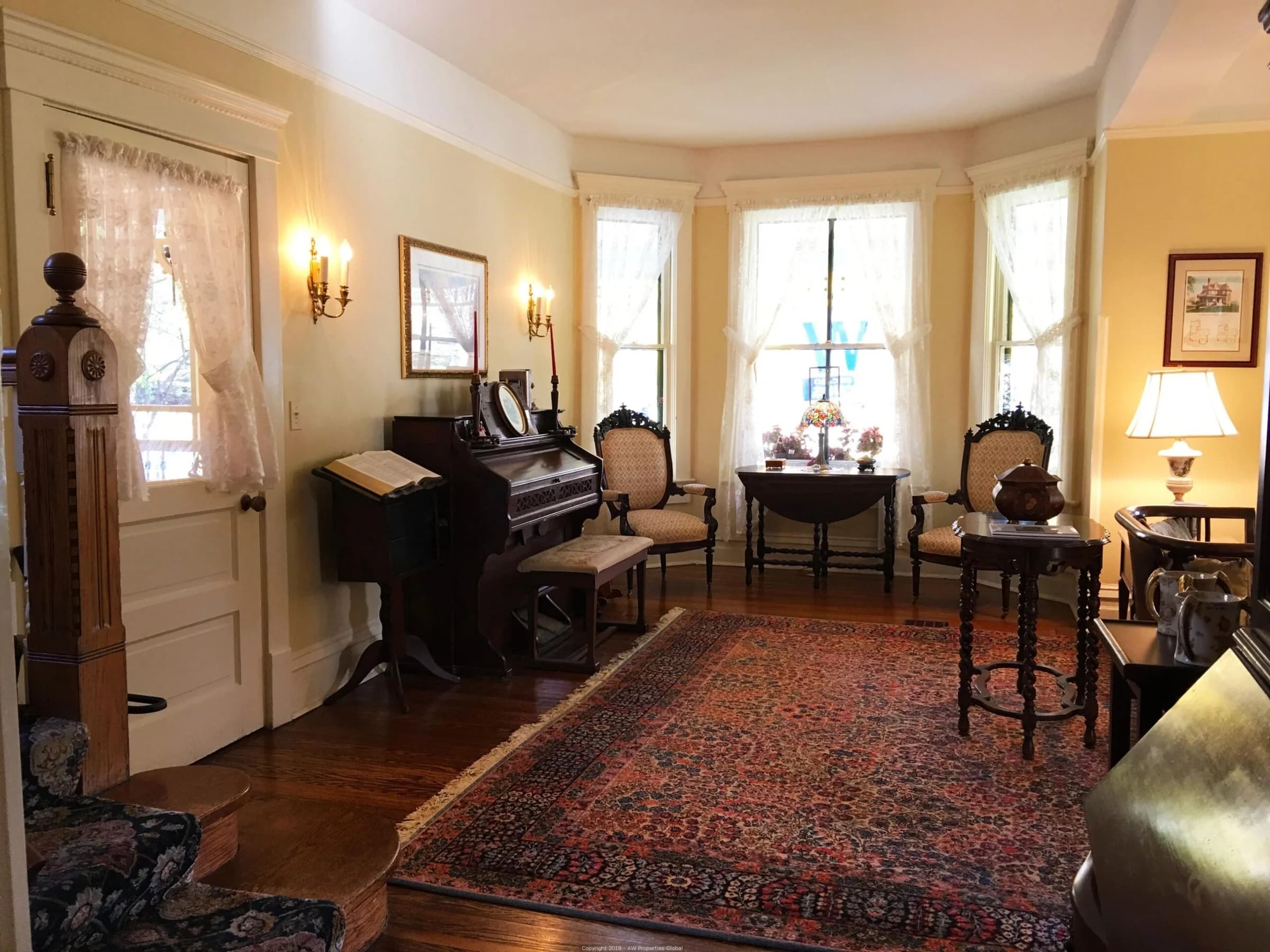 Completely Renovated Glencoe Victorian with In-Ground Heated Pool, photo 4