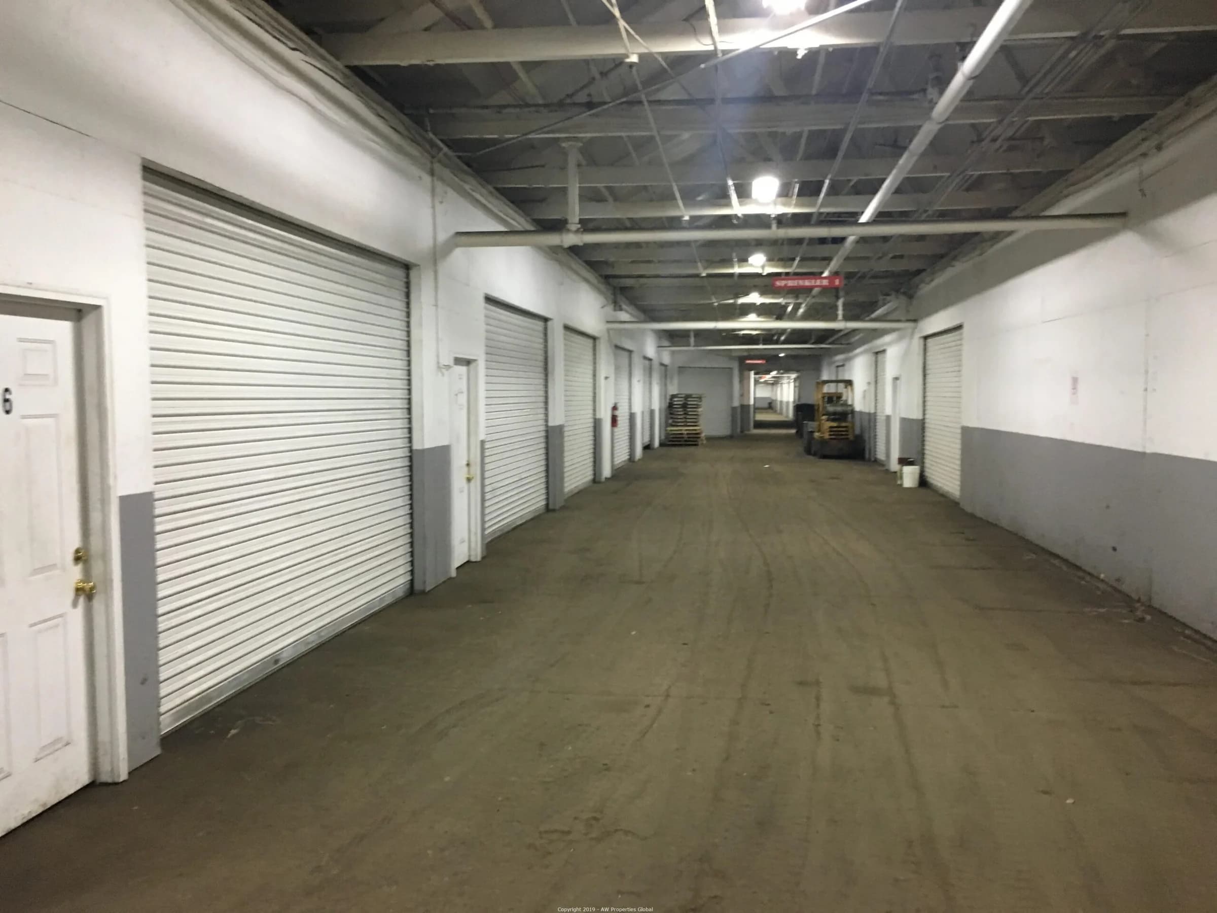 Nearly 200,000 SF Rockford Industrial Building, photo 8