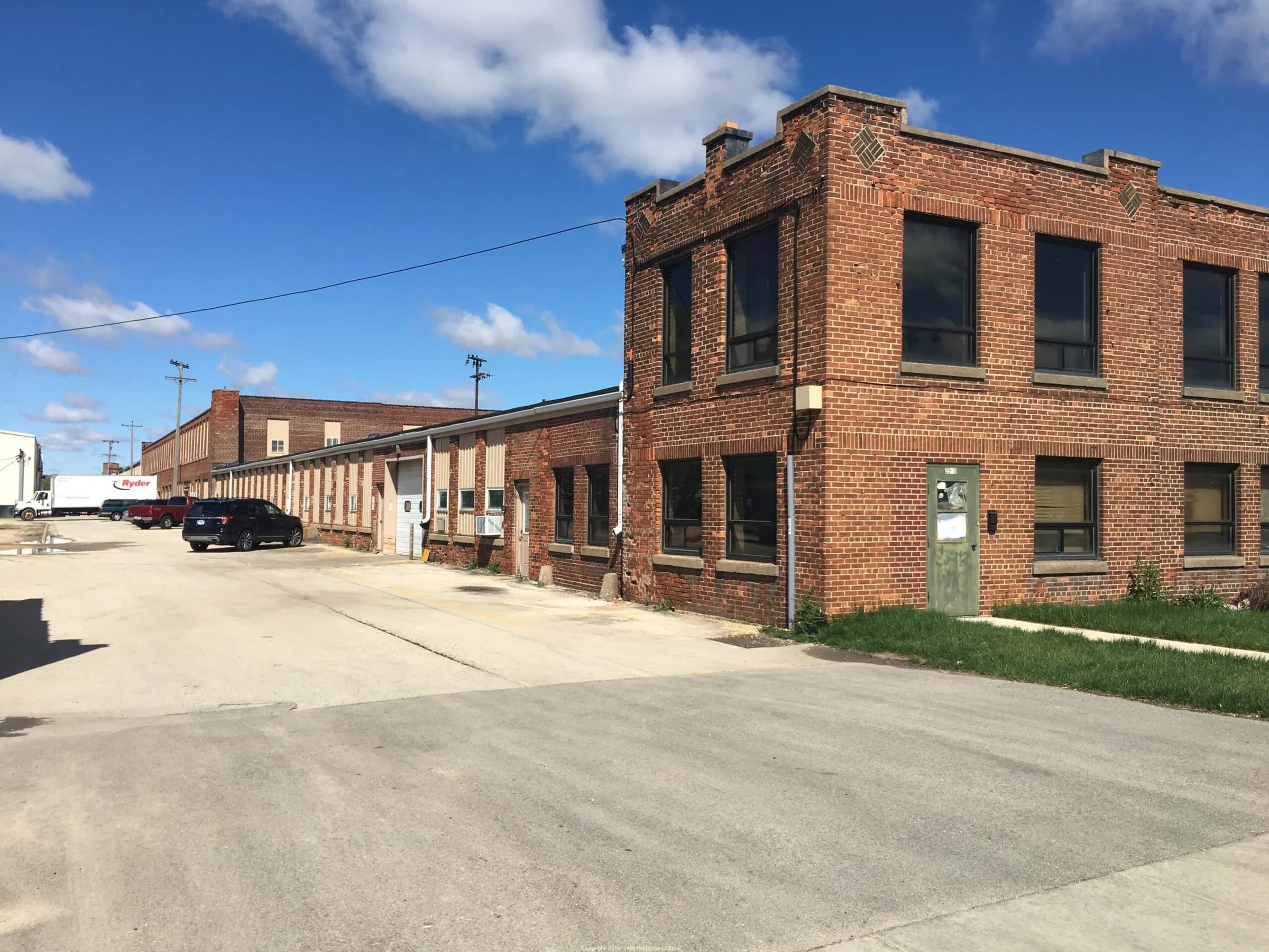 Nearly 200,000 SF Rockford Industrial Building, photo 3