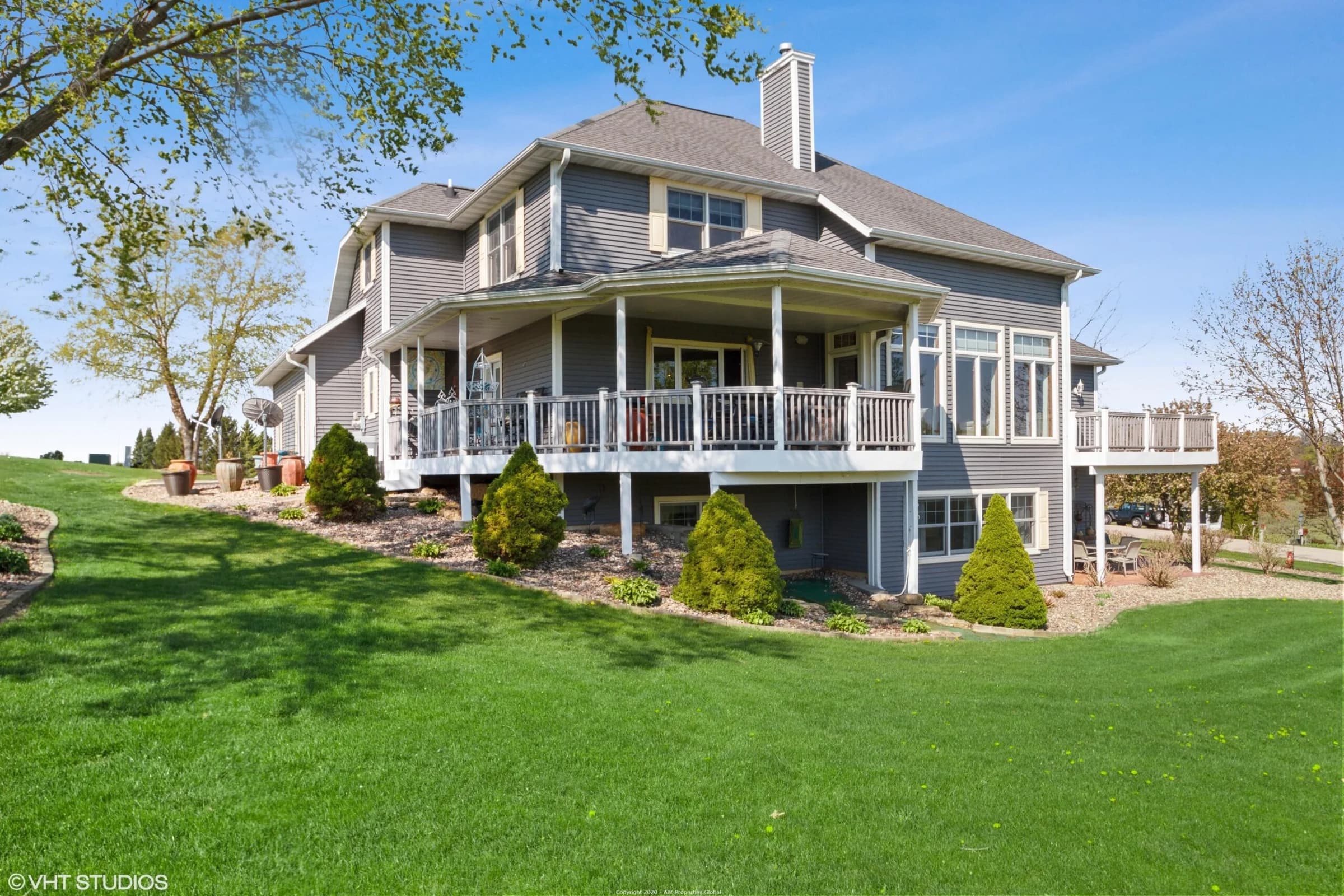Luxurious Home with Stunning Views of the Apple Canyon Lake Golf Course and Rare, Transferable Dock Slip, photo 2
