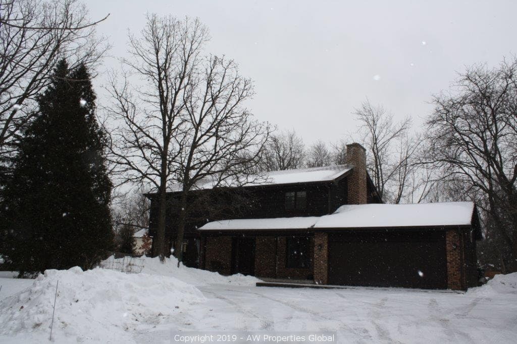Northbrook Single Family on Nearly 1 Acre (District 225), photo 2