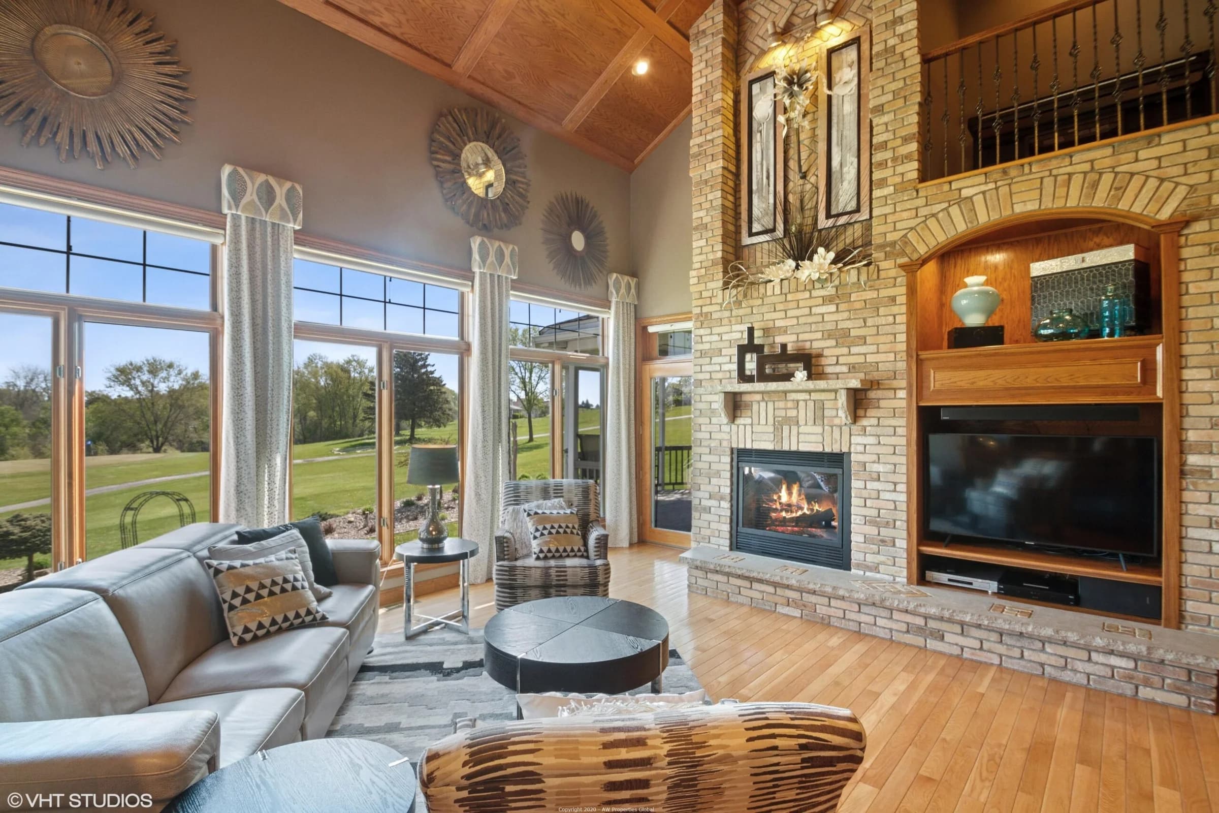 Luxurious Home with Stunning Views of the Apple Canyon Lake Golf Course and Rare, Transferable Dock Slip, photo 15