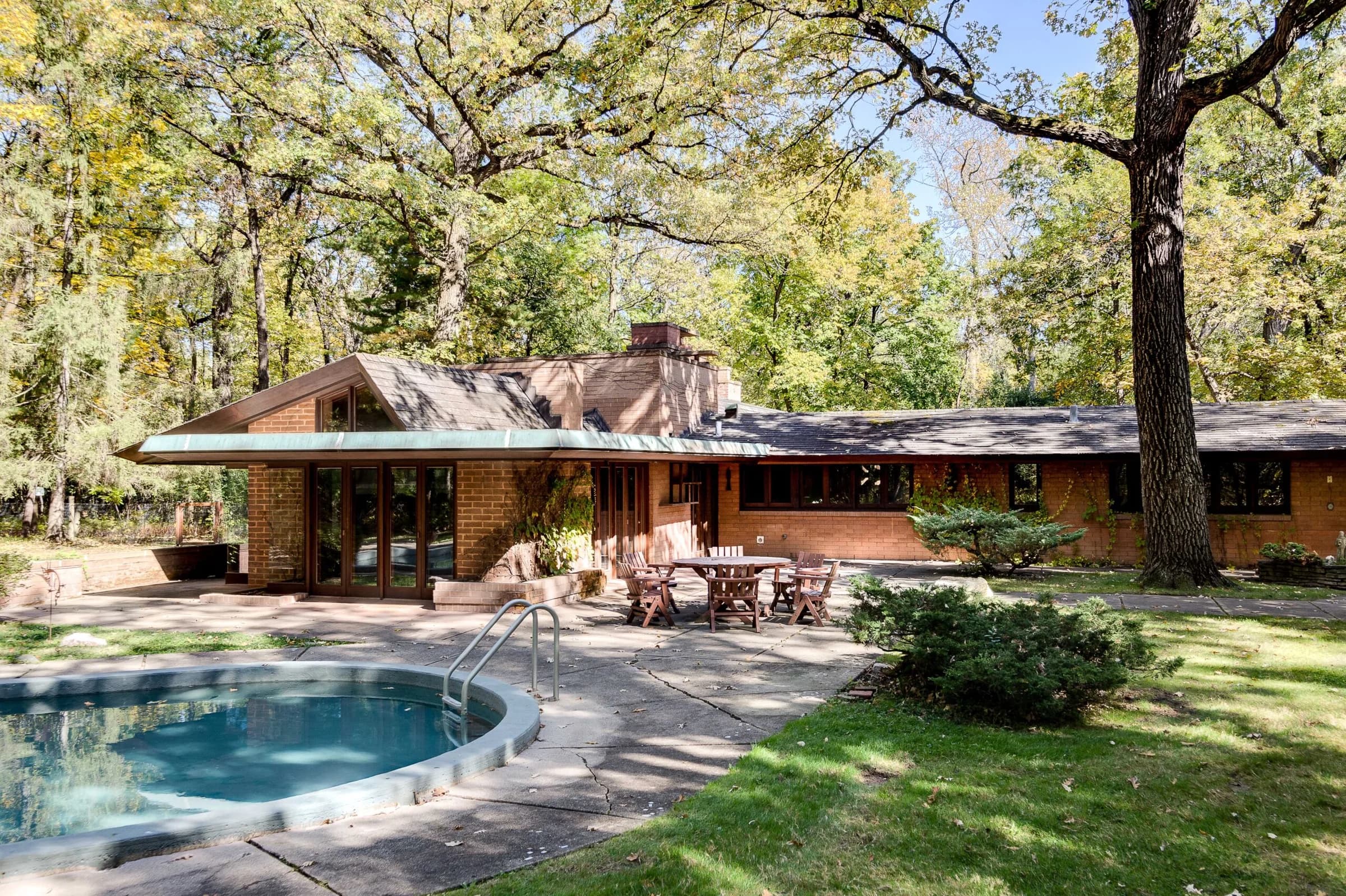 Frank Lloyd Wright Home on 3 Acres, photo 3