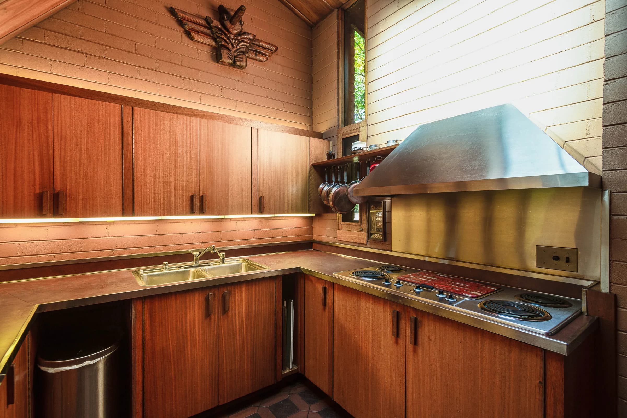 Frank Lloyd Wright Home on 3 Acres, photo 24