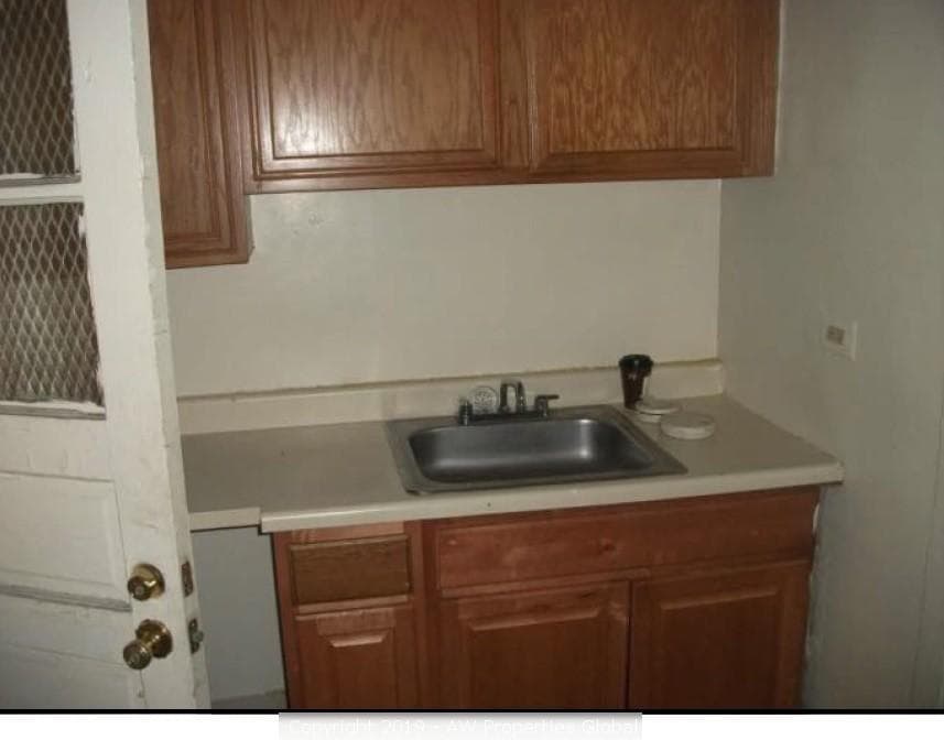 Bank-Owned 24 Unit Multi-Family Building: 4658-62 West Maypole, Chicago, photo 5