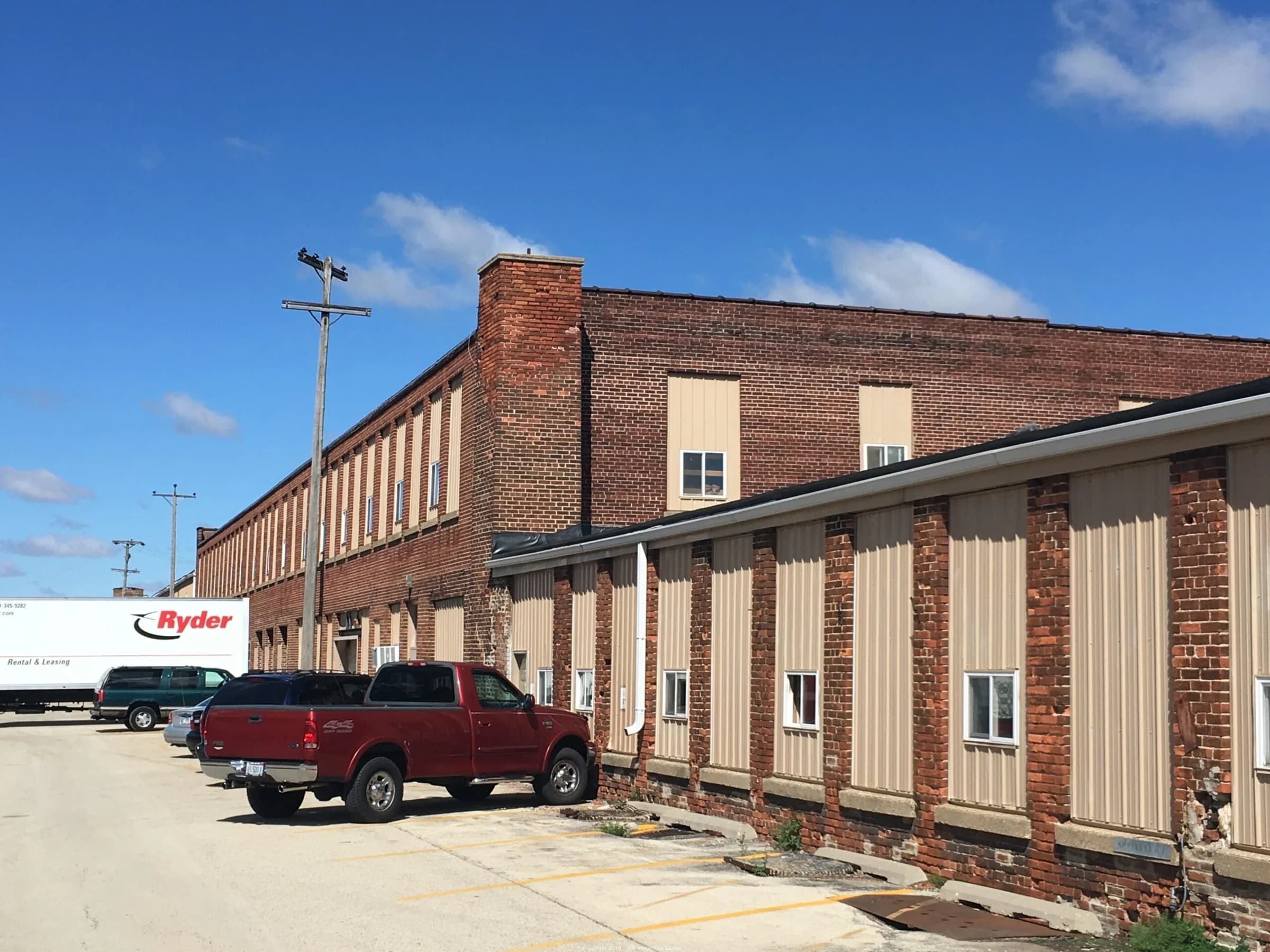Nearly 200,000 SF Rockford Industrial Building, photo 4