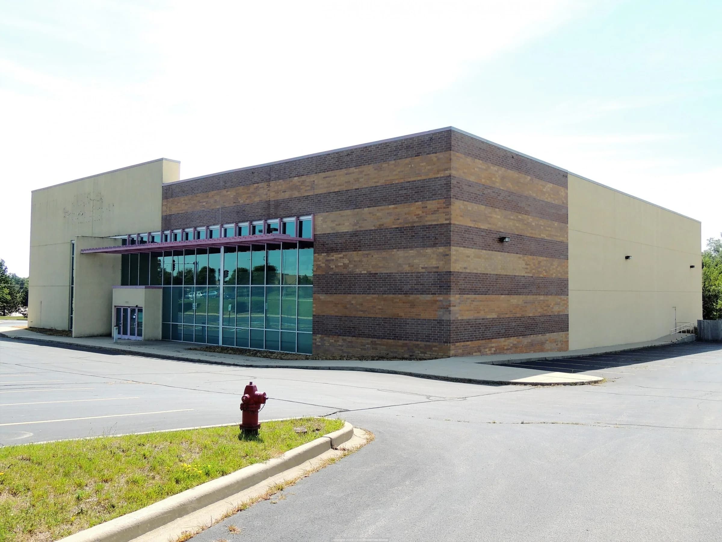 Commercial Building in Sleepy Hollow Across from Spring Hill Mall, photo 4