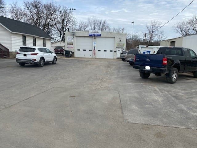 Retail/Automotive Service Business and Property in Aurora, IL, photo 2