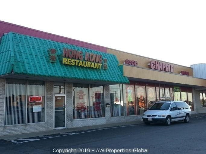 Bank-Owned Two Retail Units in a Strip Center in Hanover Park, photo 1