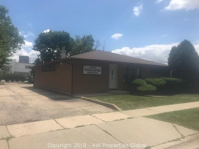 Approximately 1,800 SF Office Building in Elgin, photo 3