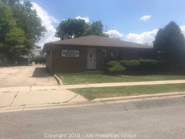 Approximately 1,800 SF Office Building in Elgin, photo 2