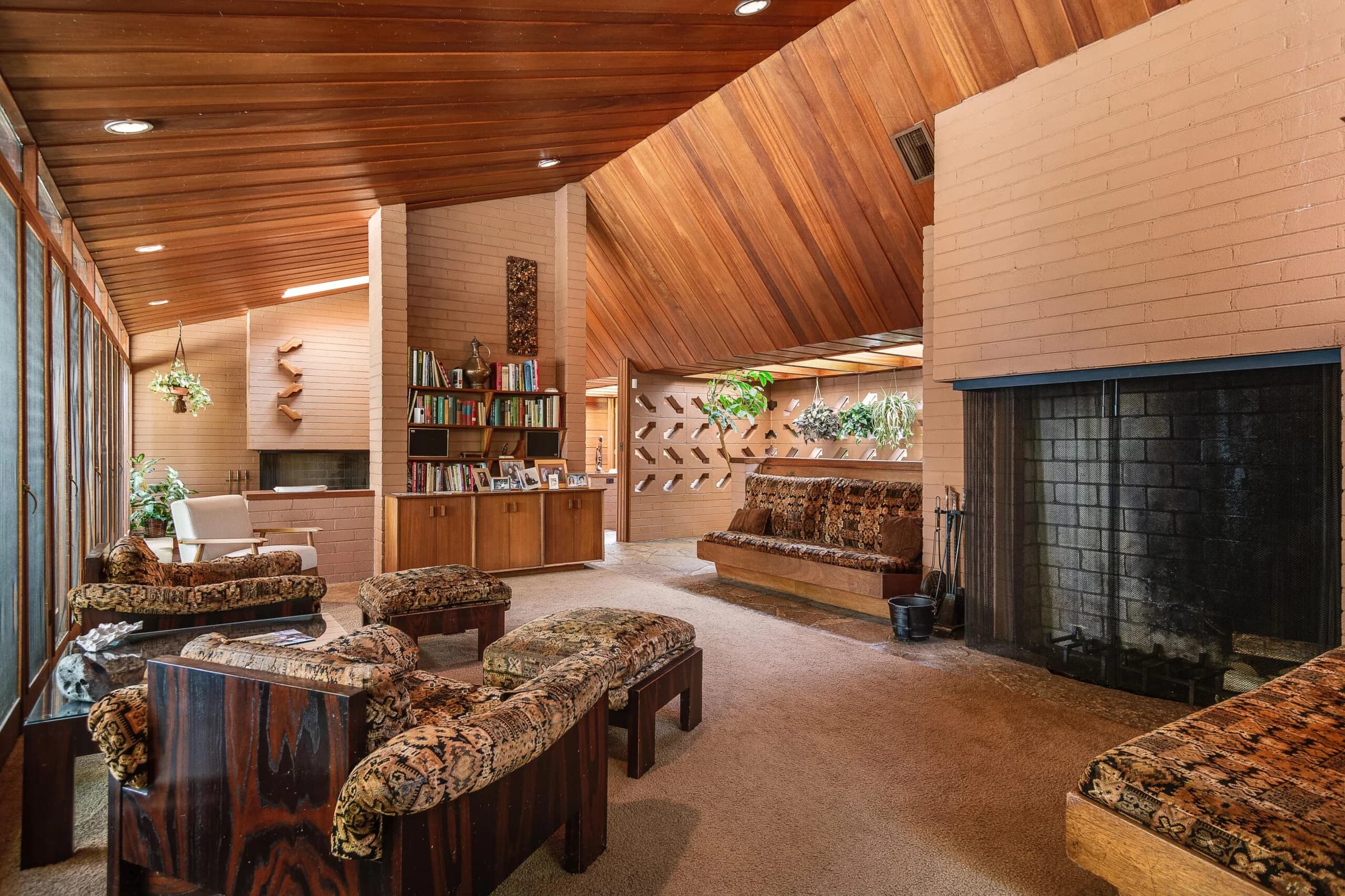Frank Lloyd Wright Home on 3 Acres, photo 10