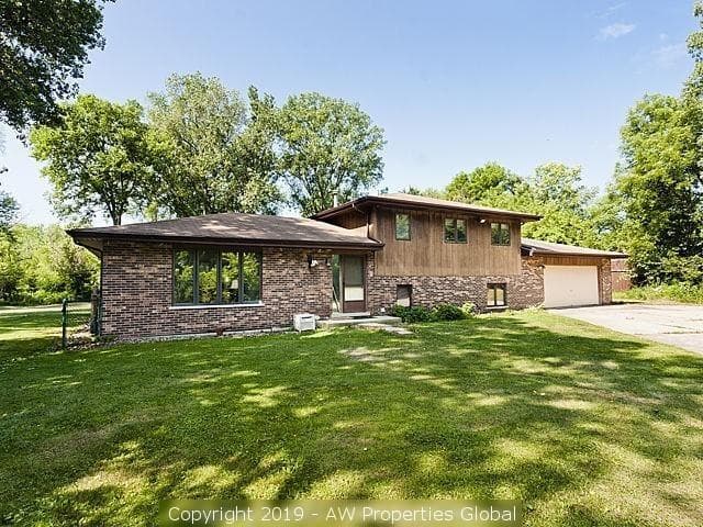 Court Ordered Sale: Single Family Home on 11 Acres in Lemont, photo 1