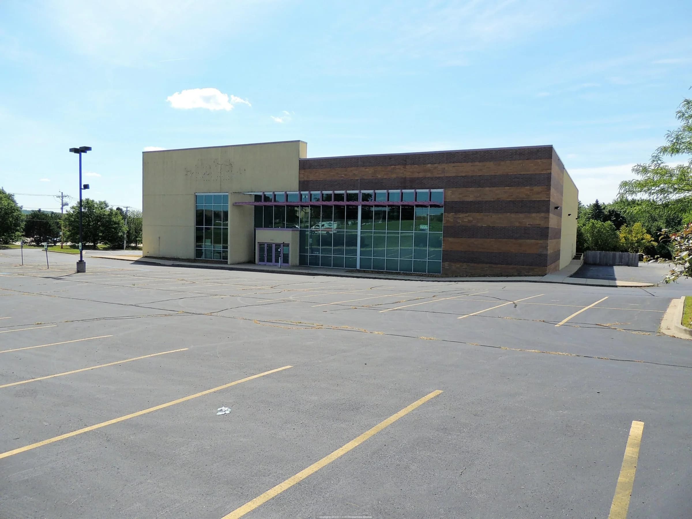 Commercial Building in Sleepy Hollow Across from Spring Hill Mall, photo 2