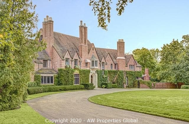 Nearly Six Acre Lake Forest Estate, photo 2