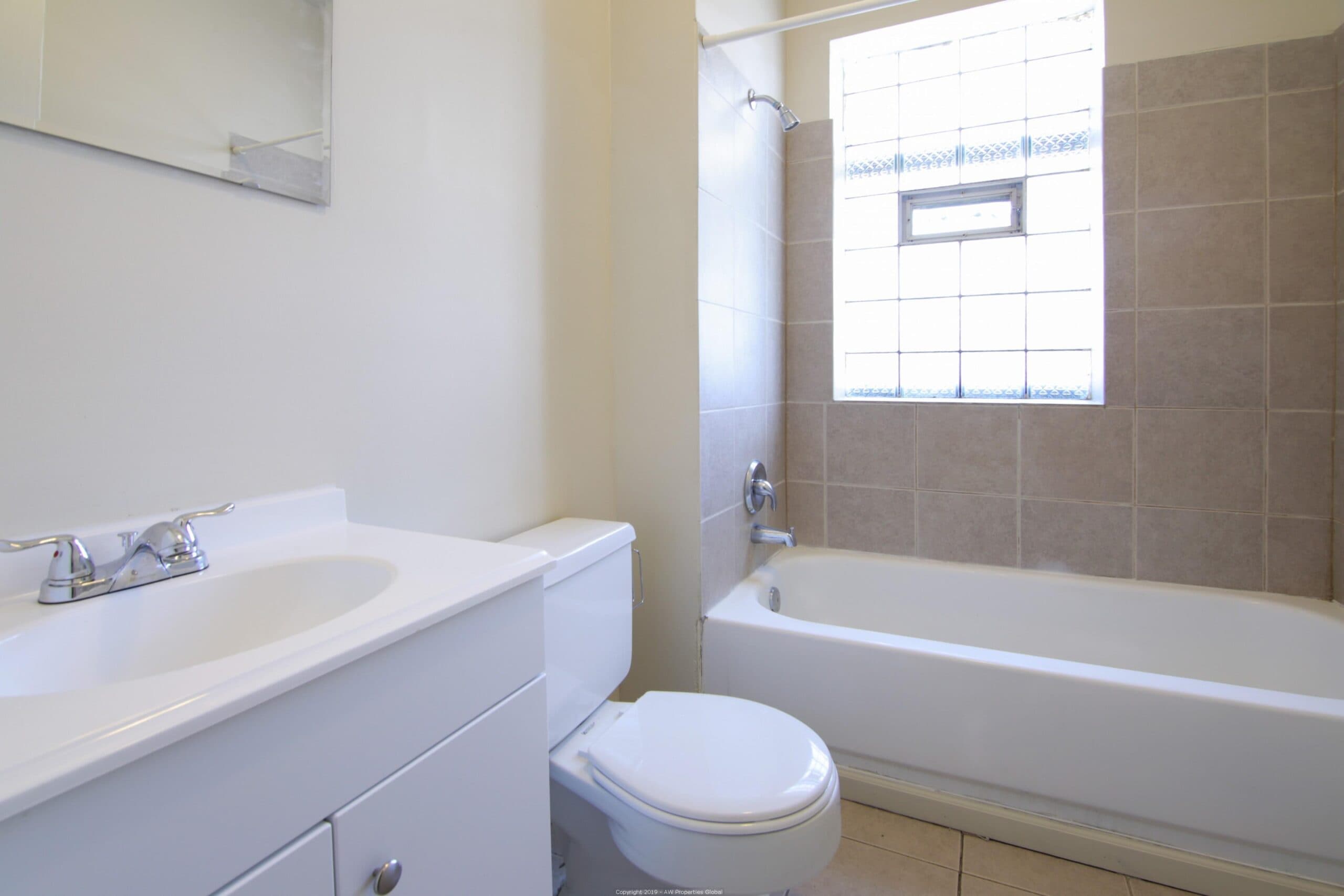 Great Income Property in Evanston: 1822 Crain Street, Evanston, photo 6