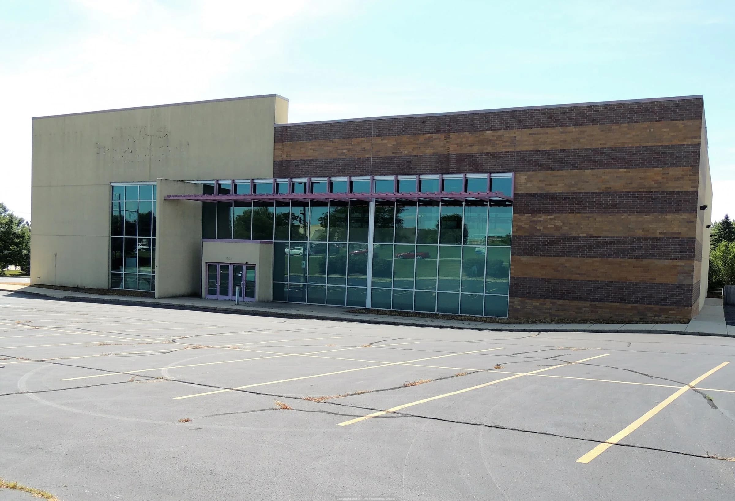 Commercial Building in Sleepy Hollow Across from Spring Hill Mall, photo 1