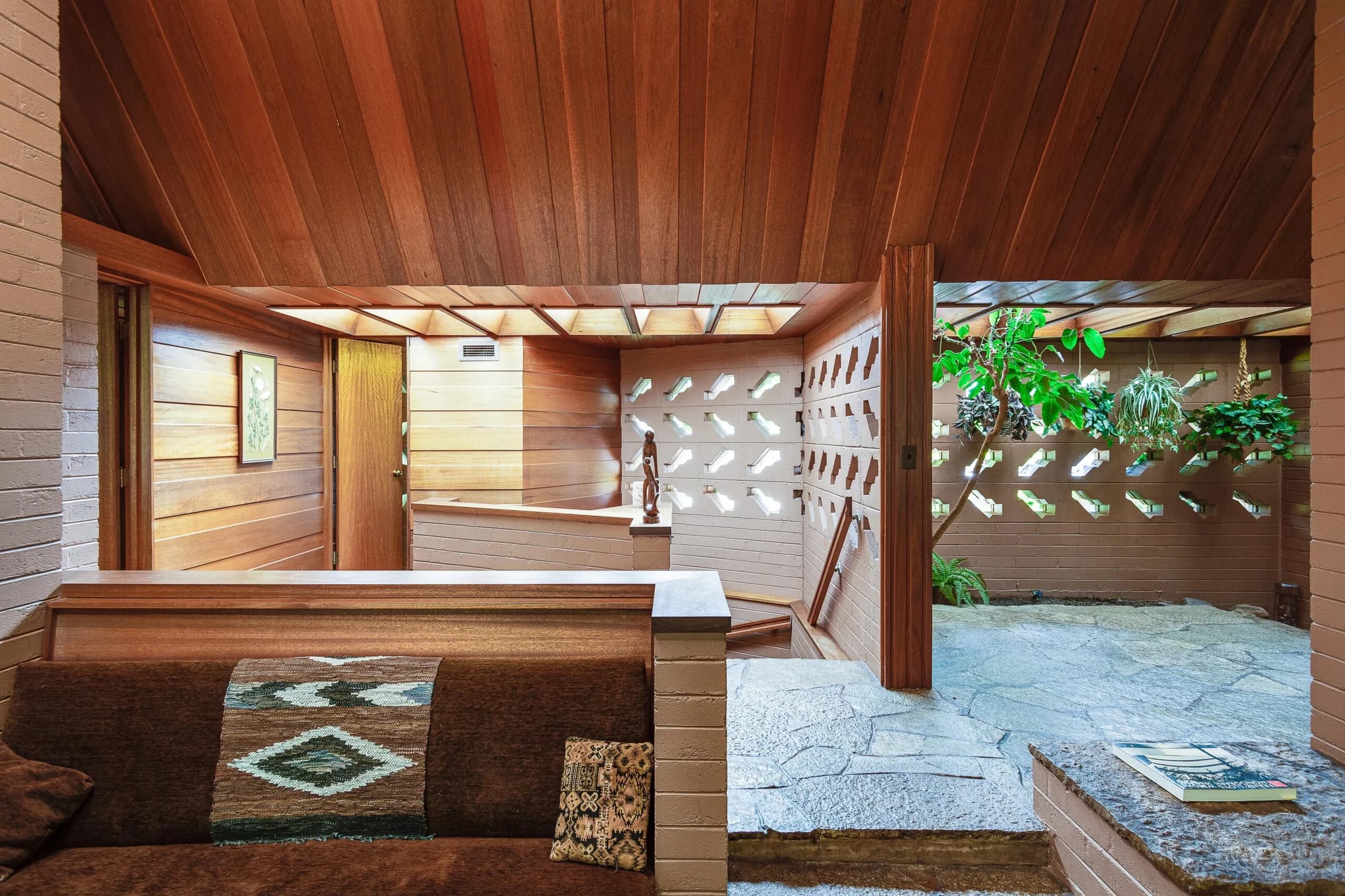 Frank Lloyd Wright Home on 3 Acres, photo 9