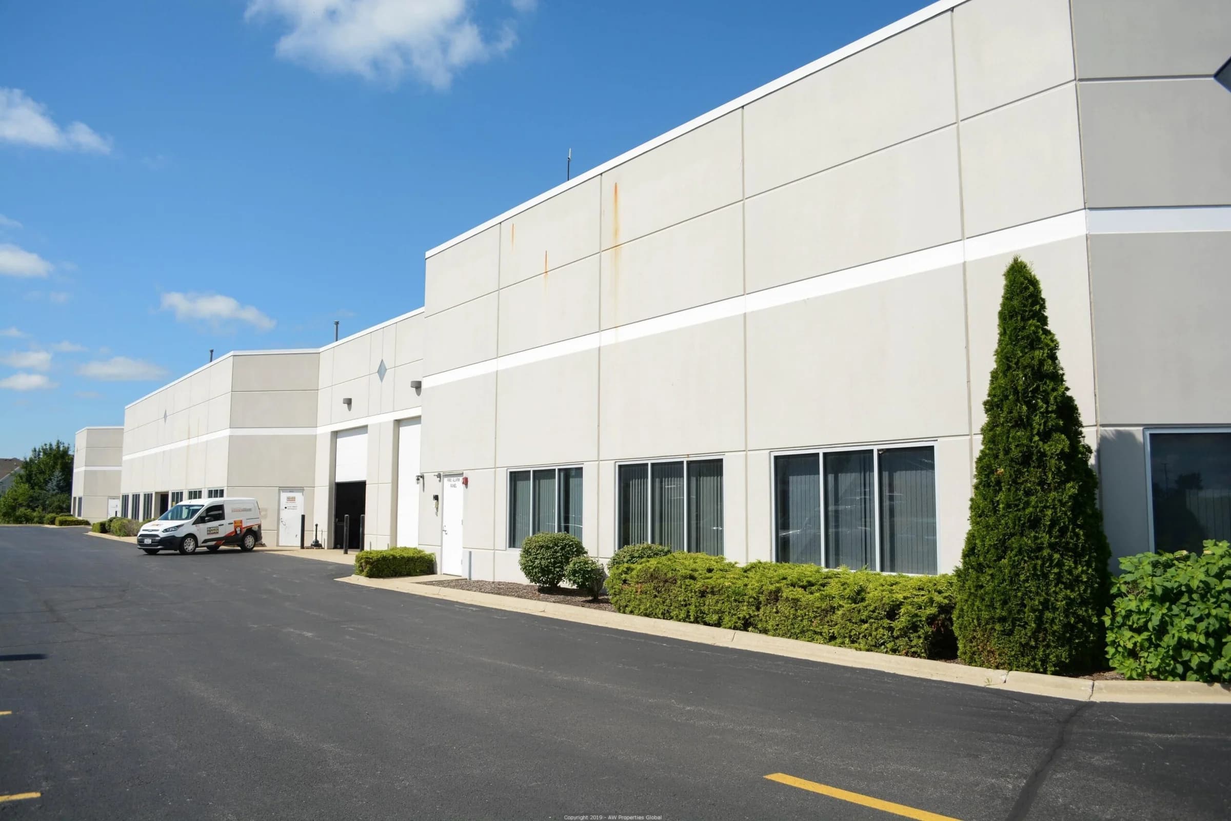 Approx. 32,001 SF Multi-Tenant Industrial Warehouse Building in Volo, IL, photo 2