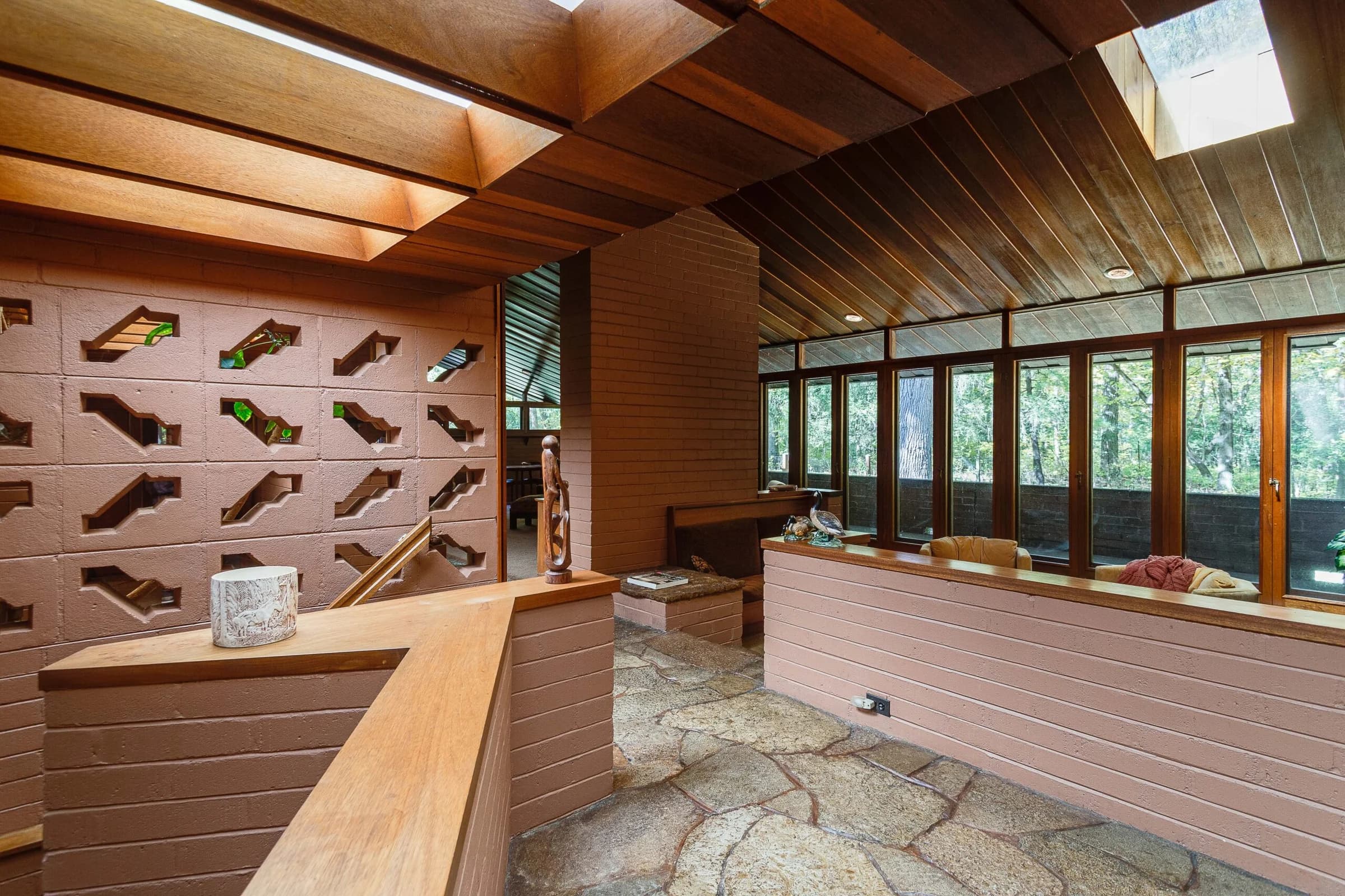 Frank Lloyd Wright Home on 3 Acres, photo 15