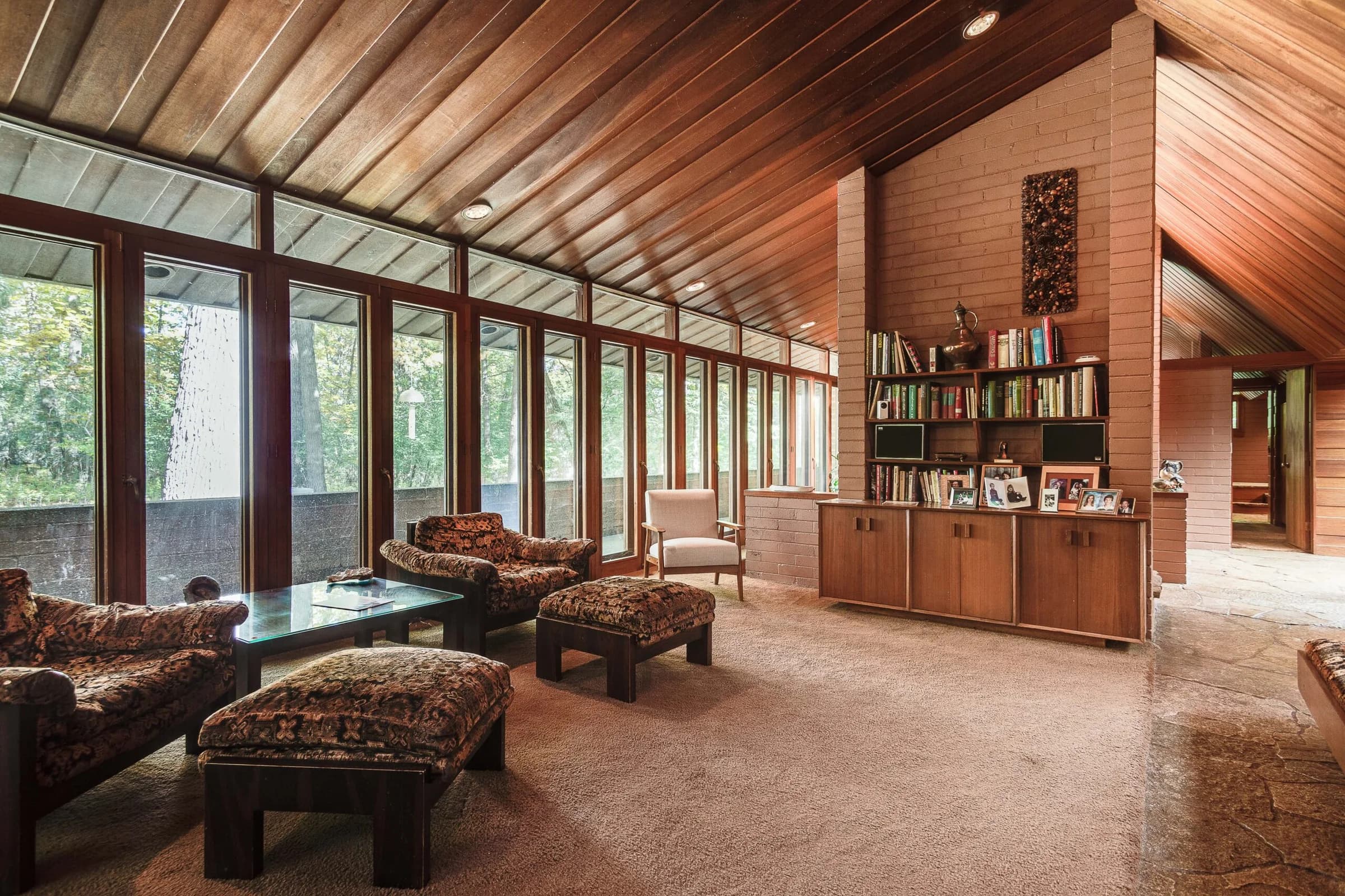 Frank Lloyd Wright Home on 3 Acres, photo 11