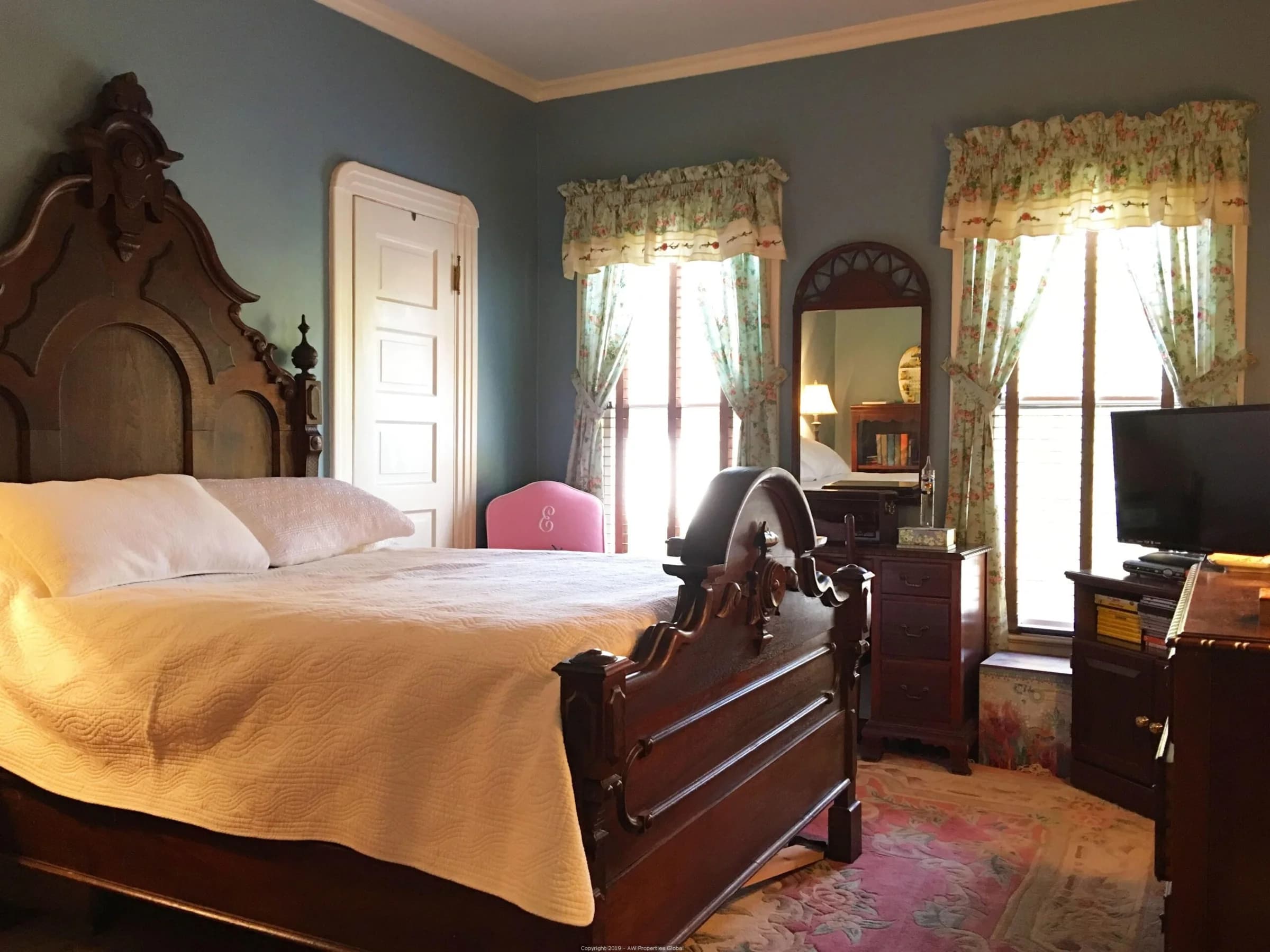 Completely Renovated Glencoe Victorian with In-Ground Heated Pool, photo 38