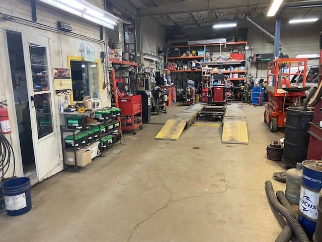 Retail/Automotive Service Business and Property in Aurora, IL, photo 9